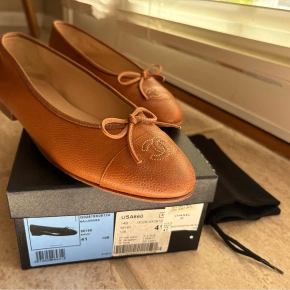 Authentic CHANEL Leather Loafers with Bow - Picture 7 of 7